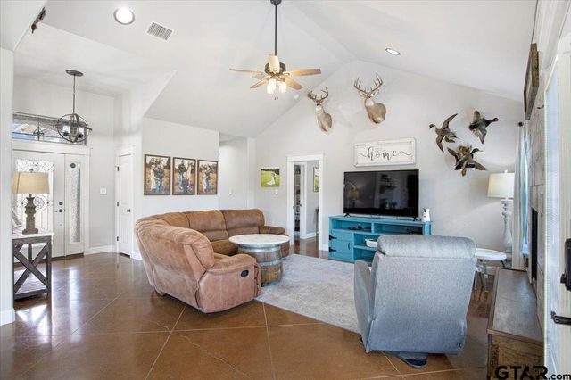 700 White Bear Trl, Lindale, TX 75771