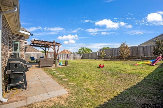 700 White Bear Trl, Lindale, TX 75771