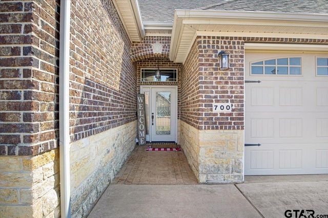 700 White Bear Trl, Lindale, TX 75771