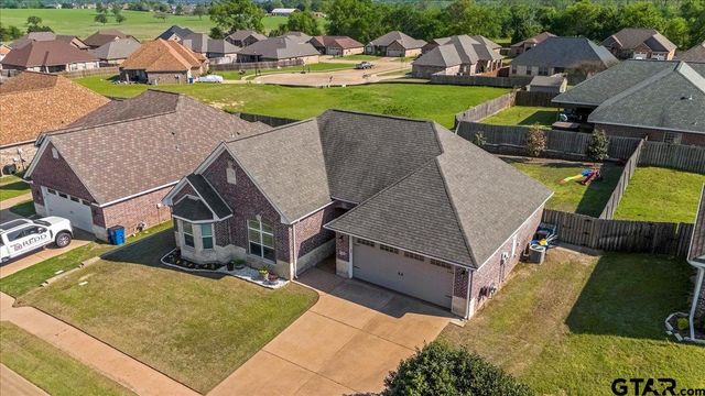700 White Bear Trl, Lindale, TX 75771