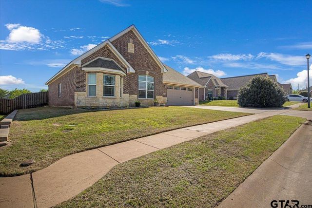 700 White Bear Trl, Lindale, TX 75771