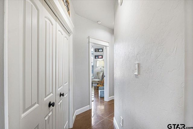 700 White Bear Trl, Lindale, TX 75771