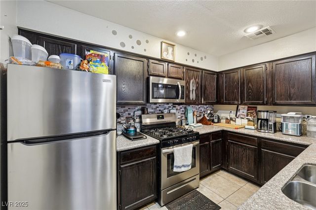 2132 Bavington Drive B, Las Vegas, NV 89108