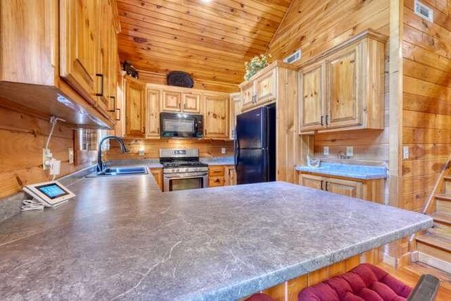 158 Red Oak Forest Lane, Murphy, NC 28906