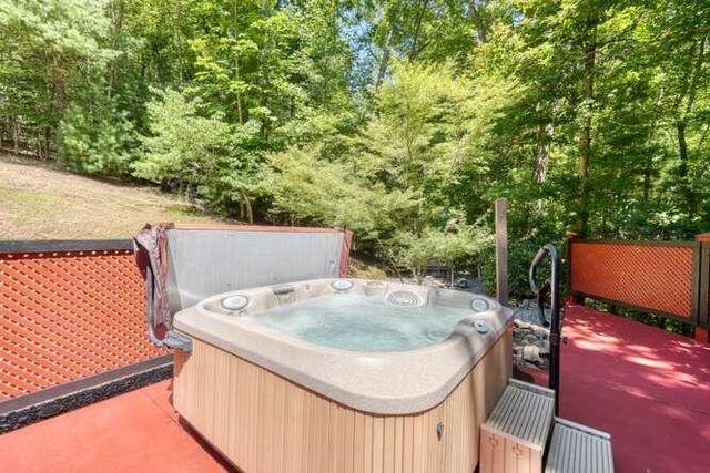 158 Red Oak Forest Lane, Murphy, NC 28906