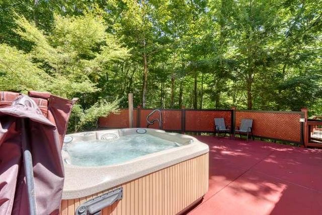 158 Red Oak Forest Lane, Murphy, NC 28906