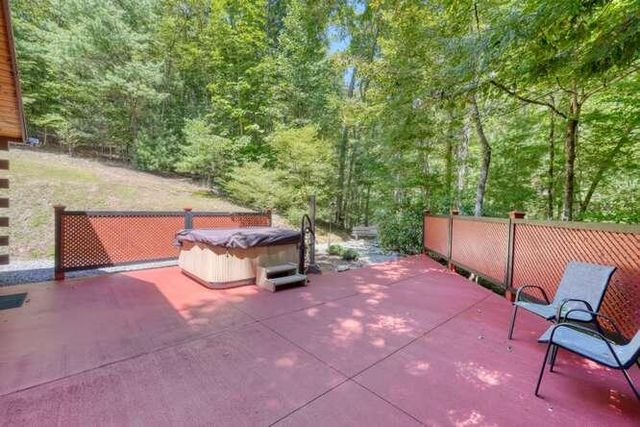 158 Red Oak Forest Lane, Murphy, NC 28906