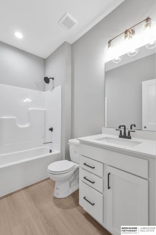 11011 S 104th Avenue, Papillion, NE 68046