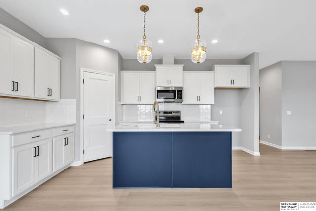 11011 S 104th Avenue, Papillion, NE 68046