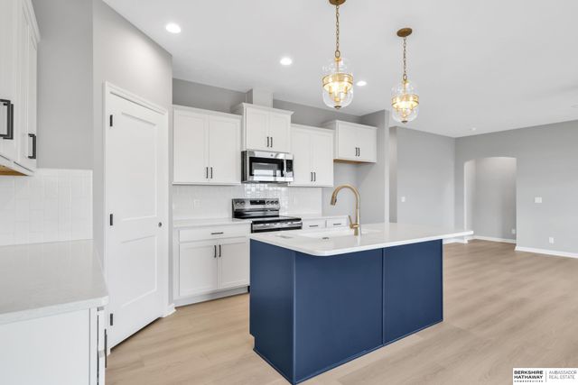 11011 S 104th Avenue, Papillion, NE 68046