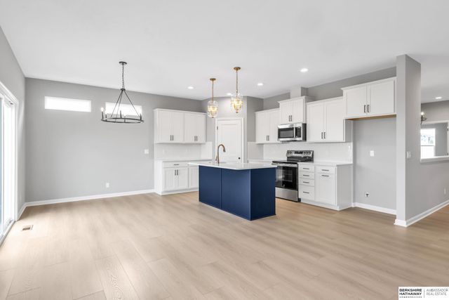 11011 S 104th Avenue, Papillion, NE 68046