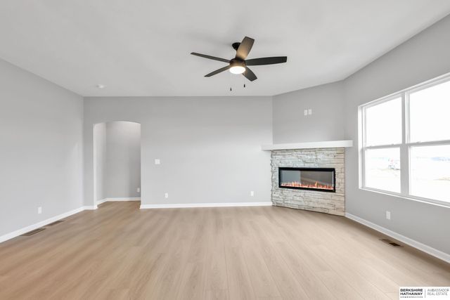 11011 S 104th Avenue, Papillion, NE 68046