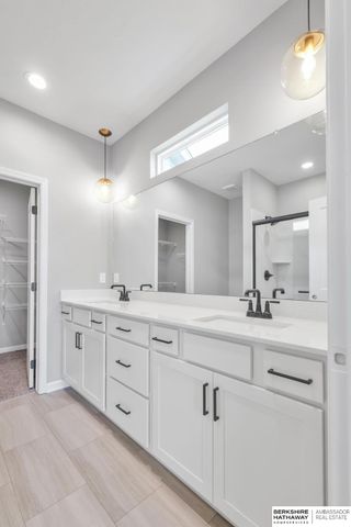 11011 S 104th Avenue, Papillion, NE 68046