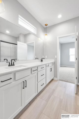 11011 S 104th Avenue, Papillion, NE 68046