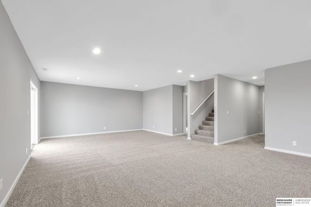 11011 S 104th Avenue, Papillion, NE 68046