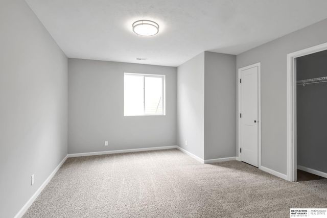 11011 S 104th Avenue, Papillion, NE 68046