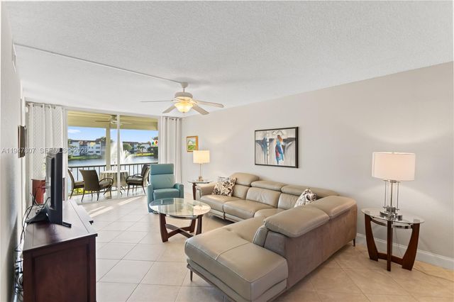 9500 N Hollybrook Lake Dr 5-206, Pembroke Pines, FL 33025