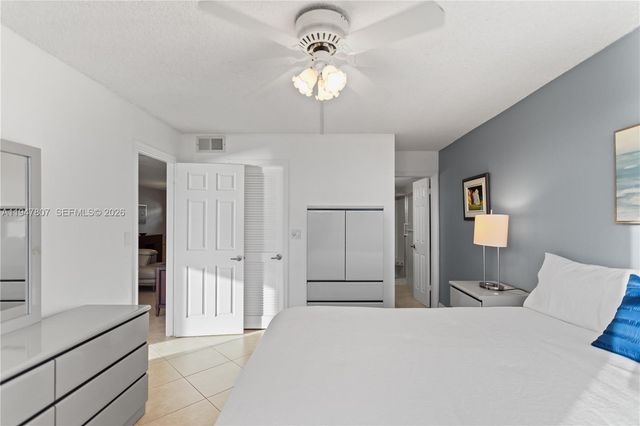 9500 N Hollybrook Lake Dr 5-206, Pembroke Pines, FL 33025