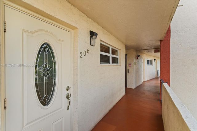 9500 N Hollybrook Lake Dr 5-206, Pembroke Pines, FL 33025