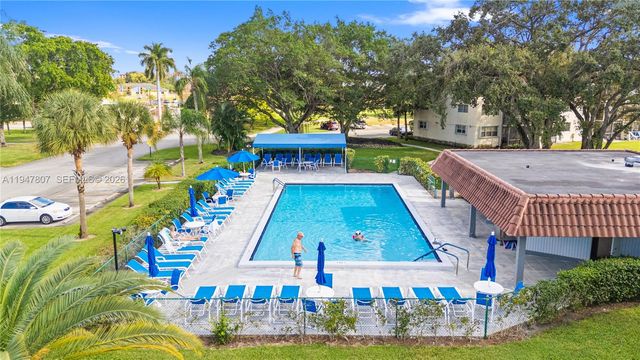 9500 N Hollybrook Lake Dr 5-206, Pembroke Pines, FL 33025