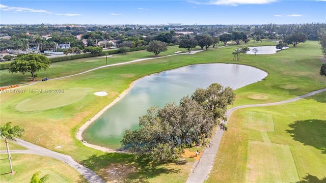 9500 N Hollybrook Lake Dr 5-206, Pembroke Pines, FL 33025