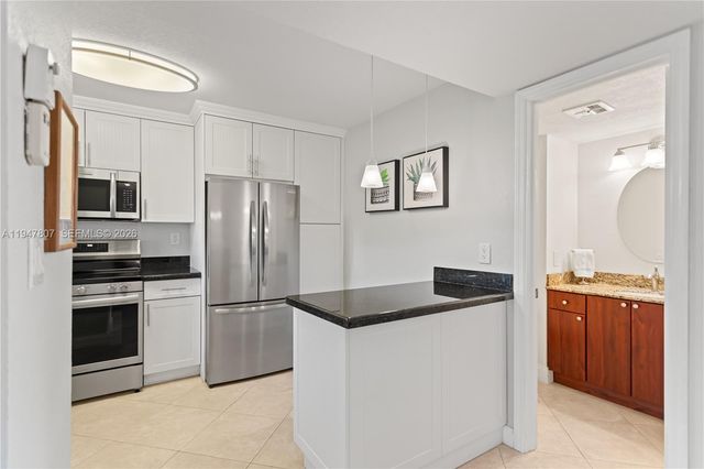 9500 N Hollybrook Lake Dr 5-206, Pembroke Pines, FL 33025