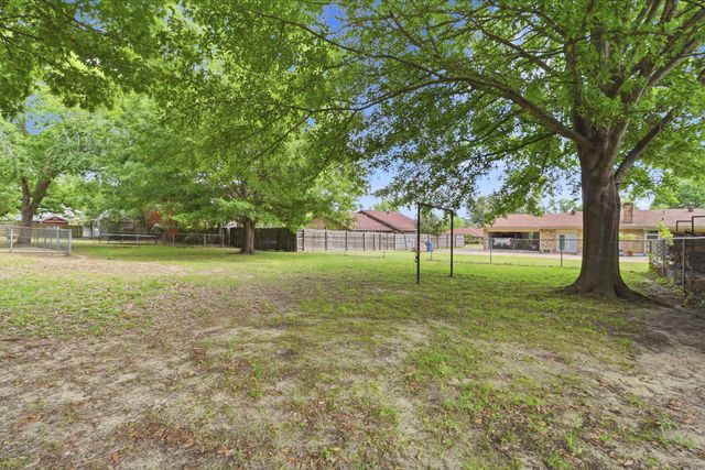 110 E Larkspur, White Oak, TX 75693