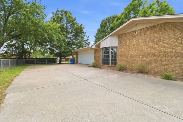 110 E Larkspur, White Oak, TX 75693