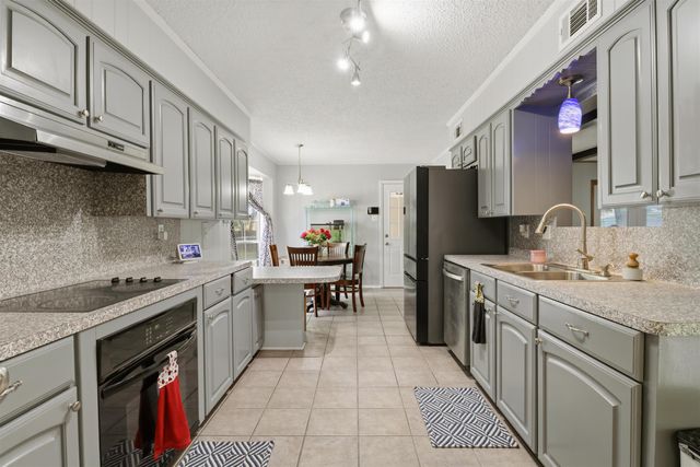 110 E Larkspur, White Oak, TX 75693
