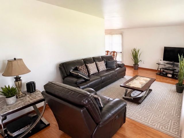 219 E 168th Place E, South Holland, IL 60473