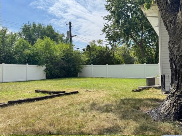 219 E 168th Place E, South Holland, IL 60473