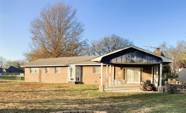 1230 SE 2nd, Pryor, OK 74361