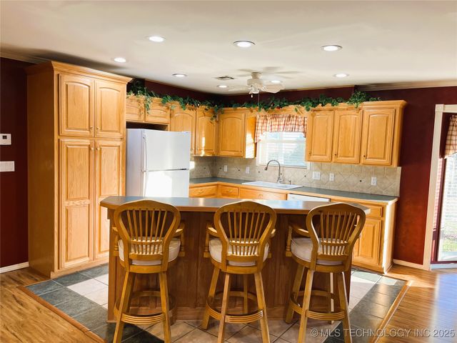 1230 SE 2nd, Pryor, OK 74361