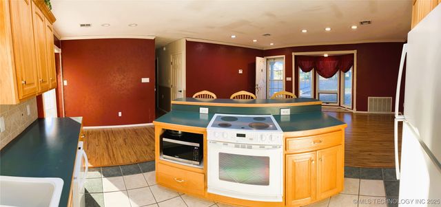 1230 SE 2nd, Pryor, OK 74361