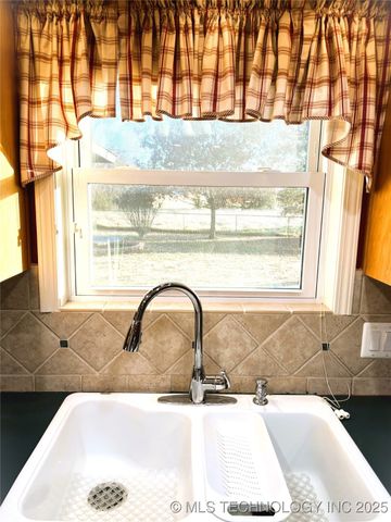 1230 SE 2nd, Pryor, OK 74361