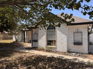 107 MUIRFIELD ST, La Vernia, TX 78121