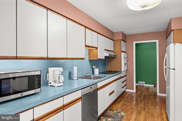223 DICKENS CT, Cherry Hill, NJ 08034