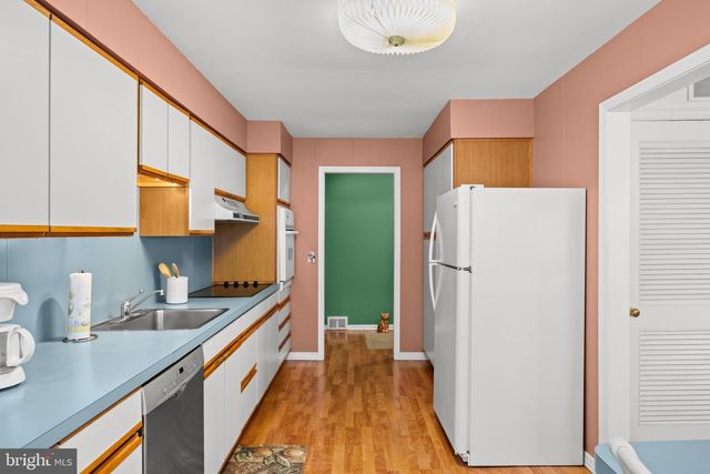 223 DICKENS CT, Cherry Hill, NJ 08034