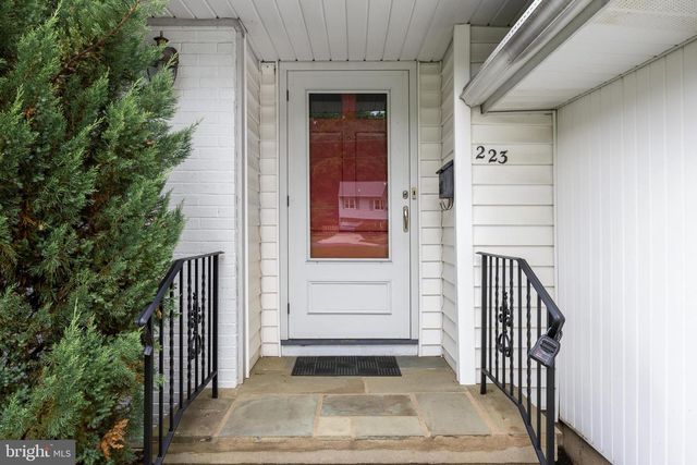 223 DICKENS CT, Cherry Hill, NJ 08034