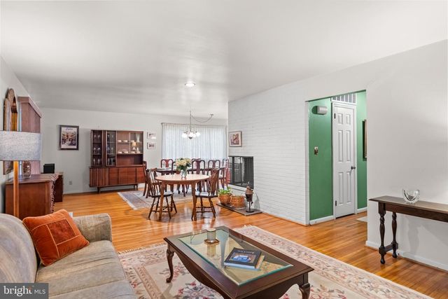 223 DICKENS CT, Cherry Hill, NJ 08034