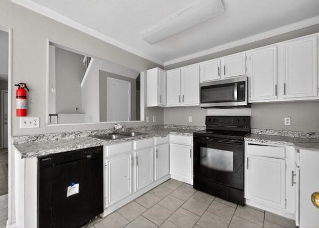 6611 Olivewood Drive, Arlington, TX 76001