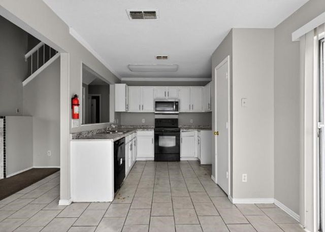 6611 Olivewood Drive, Arlington, TX 76001