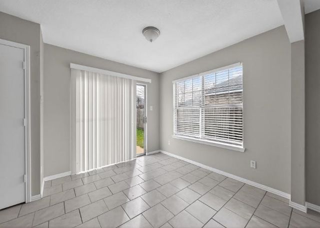 6611 Olivewood Drive, Arlington, TX 76001