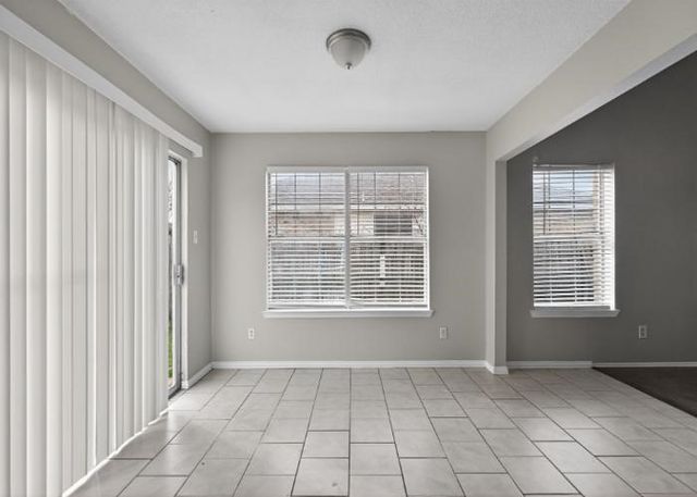 6611 Olivewood Drive, Arlington, TX 76001