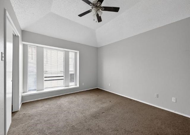 6611 Olivewood Drive, Arlington, TX 76001