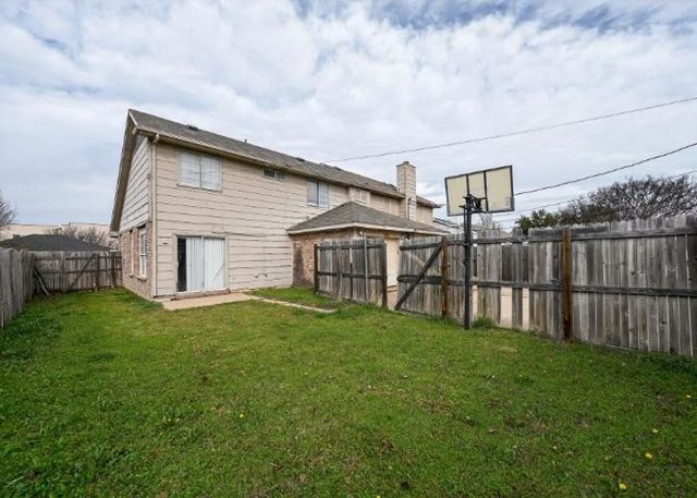 6611 Olivewood Drive, Arlington, TX 76001