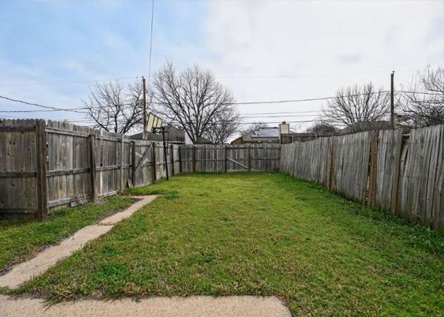 6611 Olivewood Drive, Arlington, TX 76001