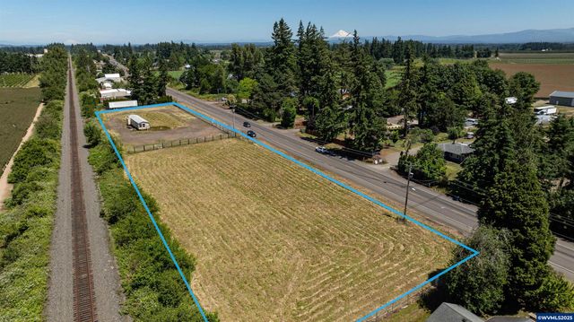 18767 OR-99E Hwy, Hubbard, OR 97032