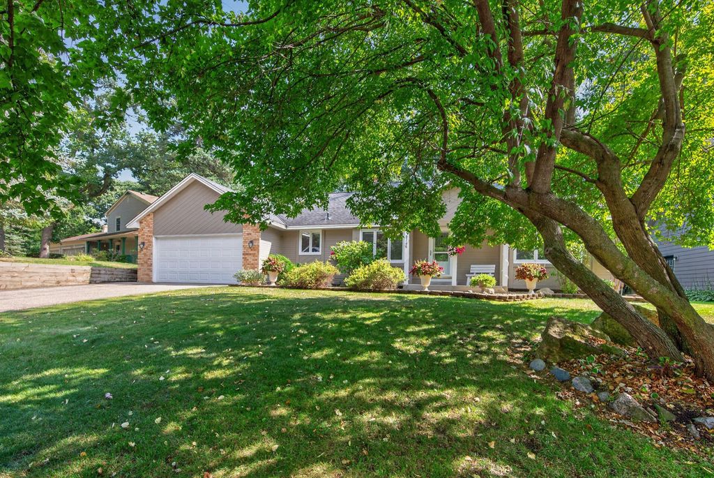8746 Highwood Way, Apple Valley, MN 55124 — photo 2