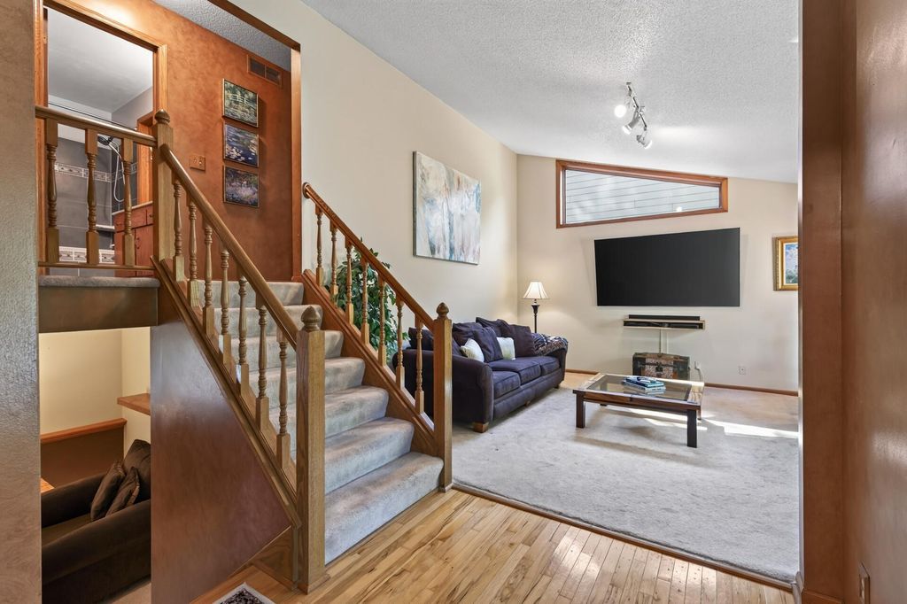 8746 Highwood Way, Apple Valley, MN 55124 — photo 3